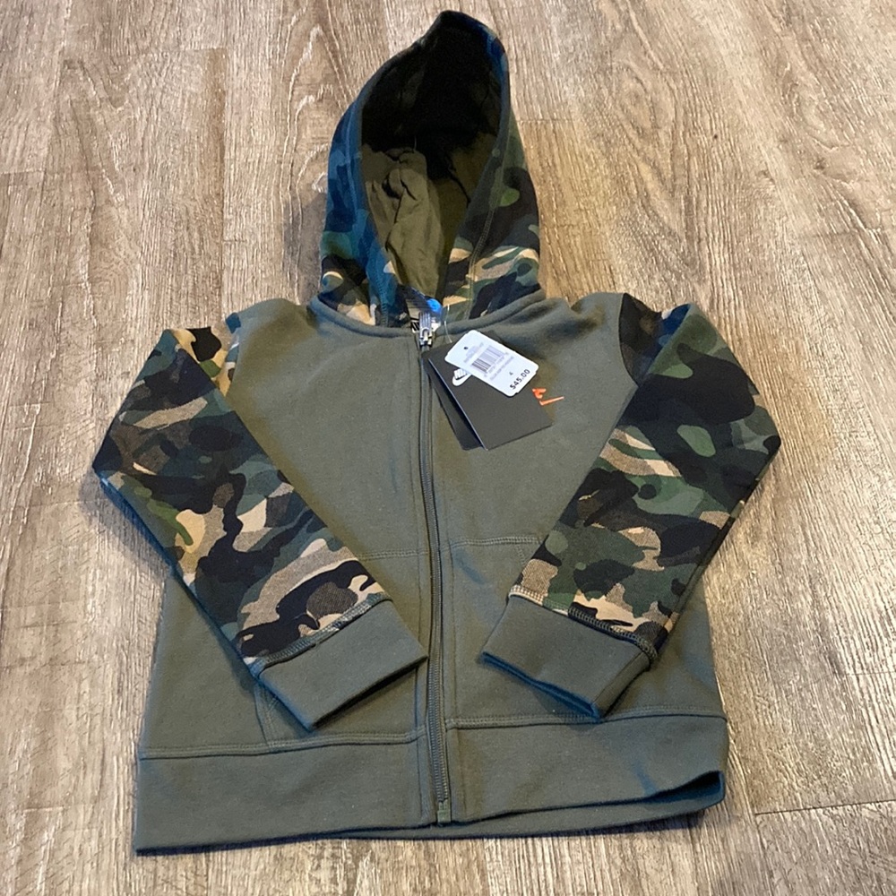 Nike boy jacket camouflage size 3-4years